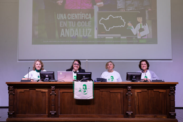 El equipo del proyecto durante la presentación de la web «Una Científica en tu Cole Andaluz»